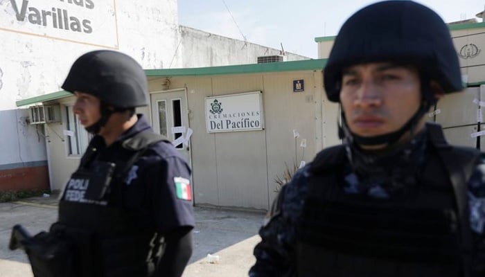 (2/2) Police officer on the outskirts of Akapulco, on February 6, 2015, outside the seal-off building housing housing housing housing housing housing housing housing housing housing housing housing housing.